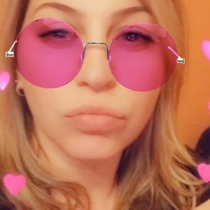 Meet your Posher, Victoria